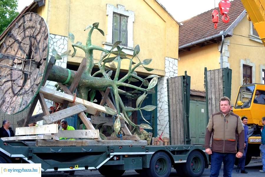 Nemzeti összetartozás emlékmű érkezése