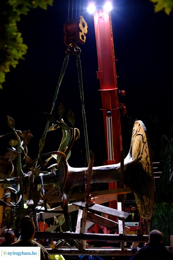 Nemzeti összetartozás emlékmű érkezése