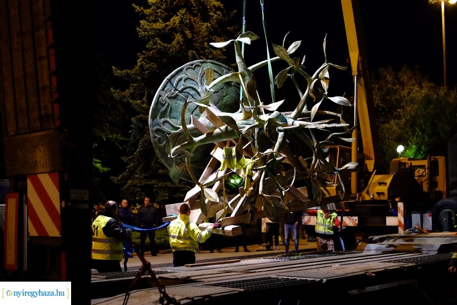 Nemzeti összetartozás emlékmű érkezése