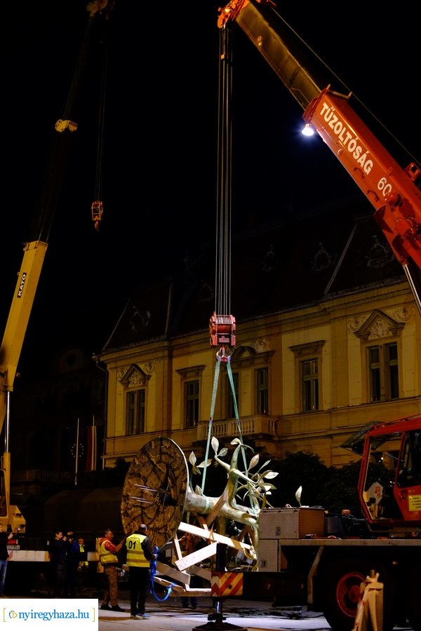 Nemzeti összetartozás emlékmű érkezése