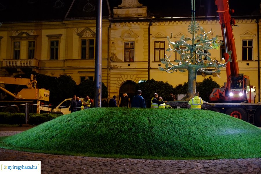 Nemzeti összetartozás emlékmű érkezése
