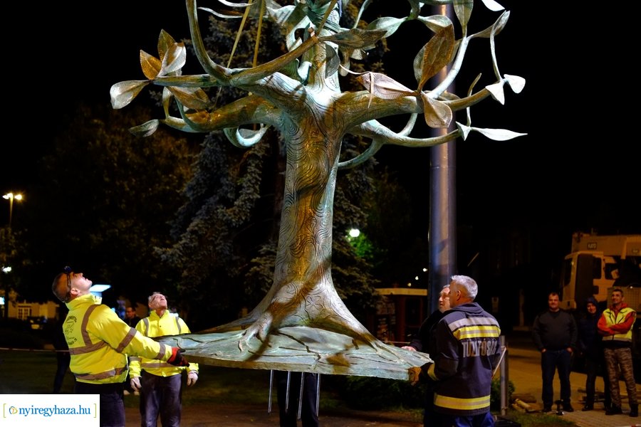 Nemzeti összetartozás emlékmű érkezése