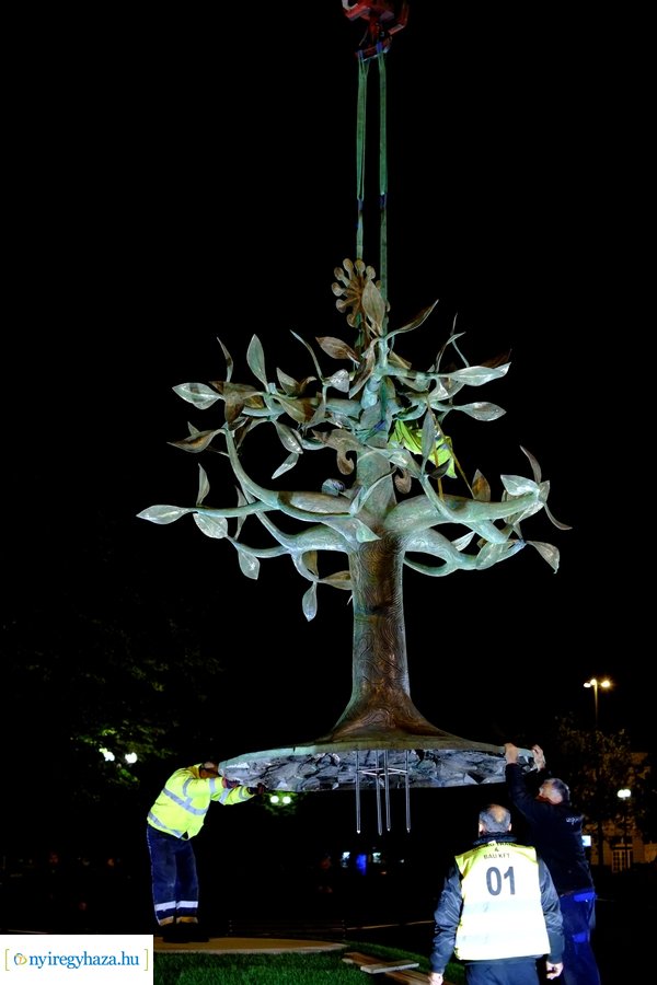 Nemzeti összetartozás emlékmű érkezése