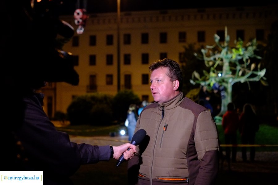 Nemzeti összetartozás emlékmű érkezése