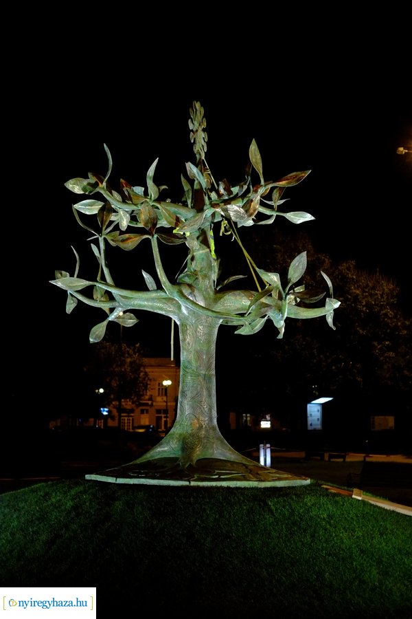 Nemzeti összetartozás emlékmű érkezése