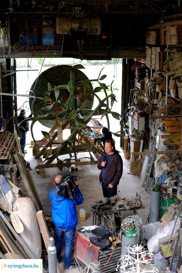 Nemzeti összetartozás emlékmű érkezése