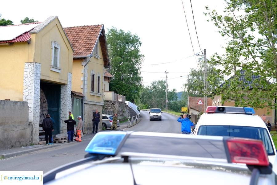 Nemzeti összetartozás emlékmű érkezése