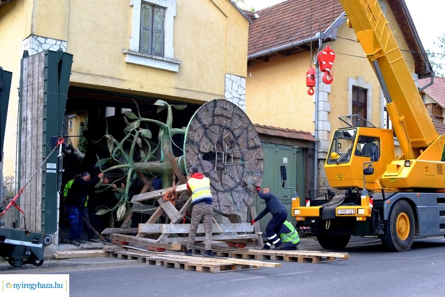 Nemzeti összetartozás emlékmű érkezése