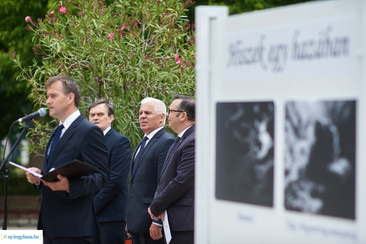 Nemzeti Összetartozás Napja 2020 - fotókiállítás megnyitó