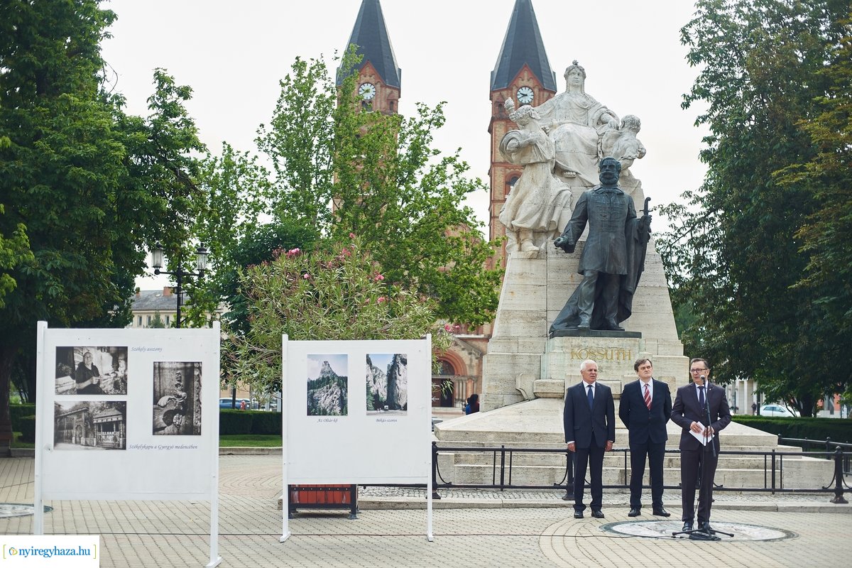 Nemzeti Összetartozás Napja 2020 - fotókiállítás megnyitó