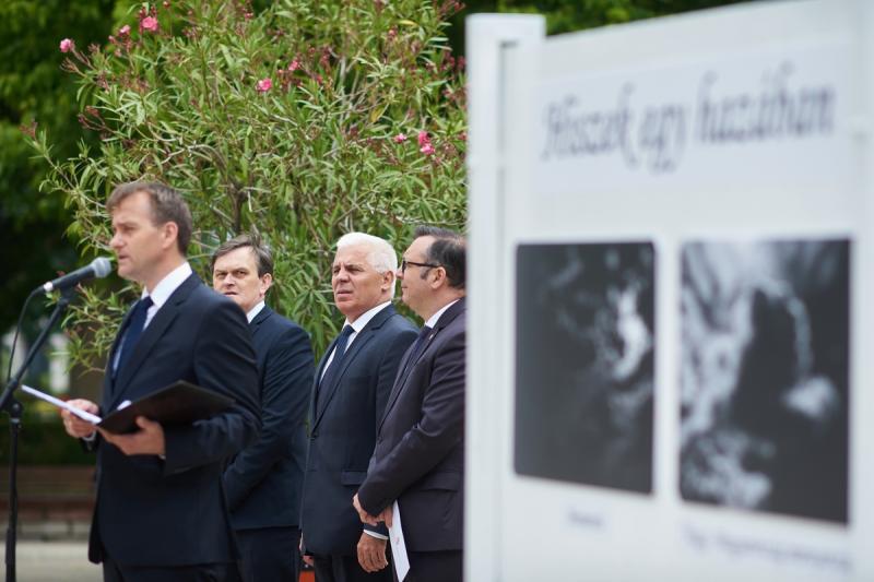 Nemzeti Összetartozás Napja 2020 - fotókiállítás megnyitó