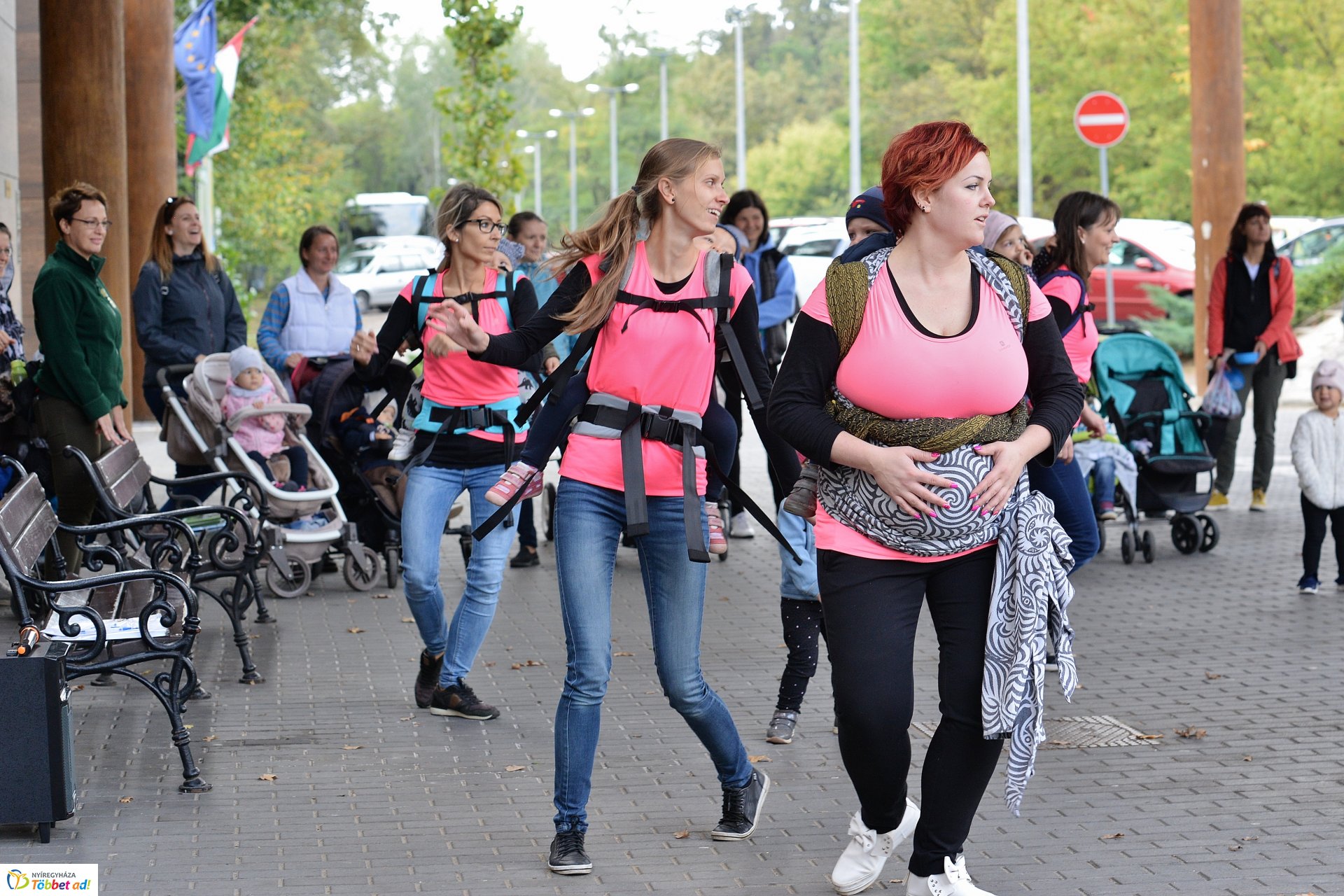 Nemzetközi Babahordozó hét megnyitó - Séta az Állatparkban