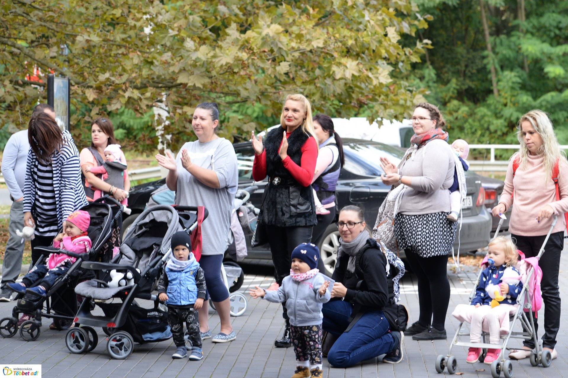 Nemzetközi Babahordozó hét megnyitó - Séta az Állatparkban