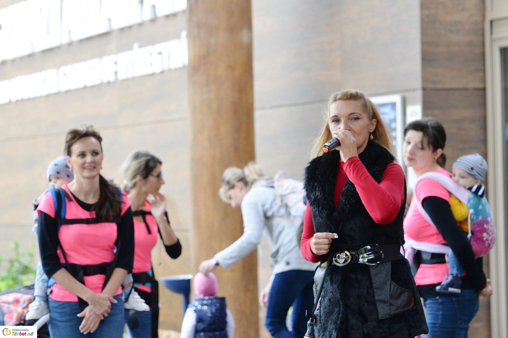 Nemzetközi Babahordozó hét megnyitó - Séta az Állatparkban