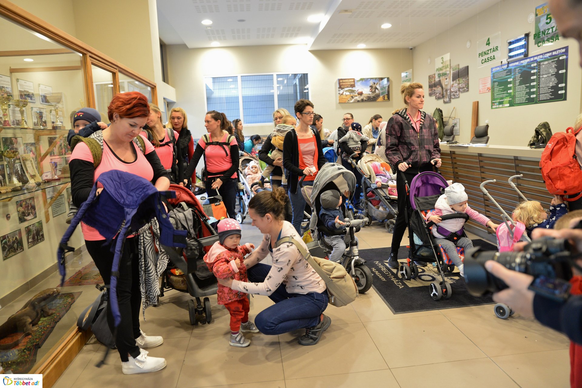 Nemzetközi Babahordozó hét megnyitó - Séta az Állatparkban