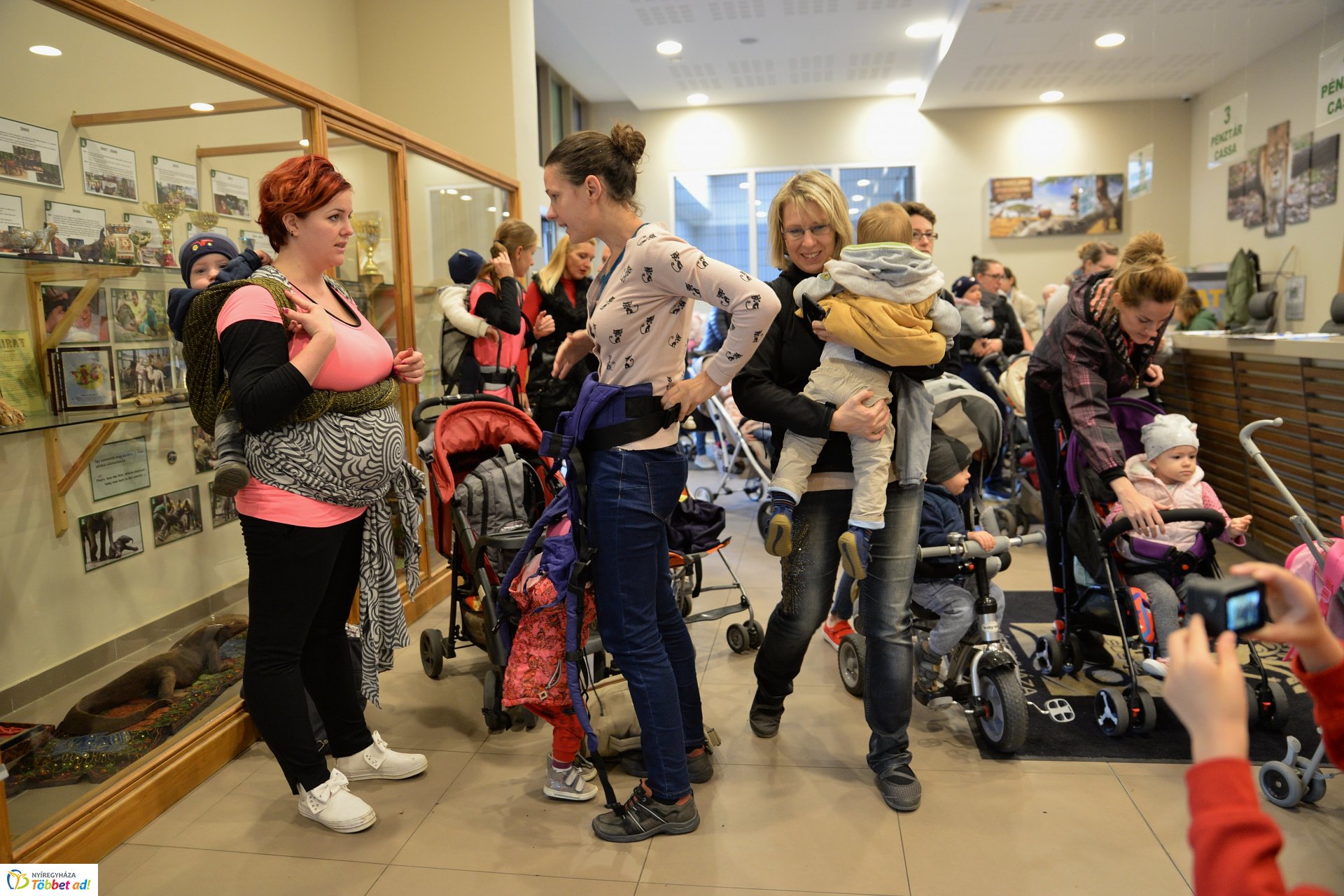 Nemzetközi Babahordozó hét megnyitó - Séta az Állatparkban