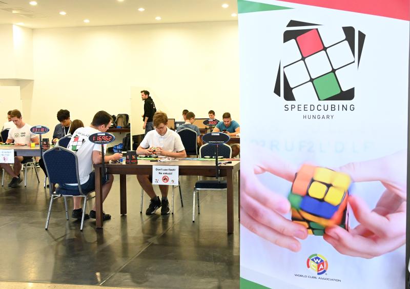 Nemzetközi Rubik-kocka verseny zajlik városunkban