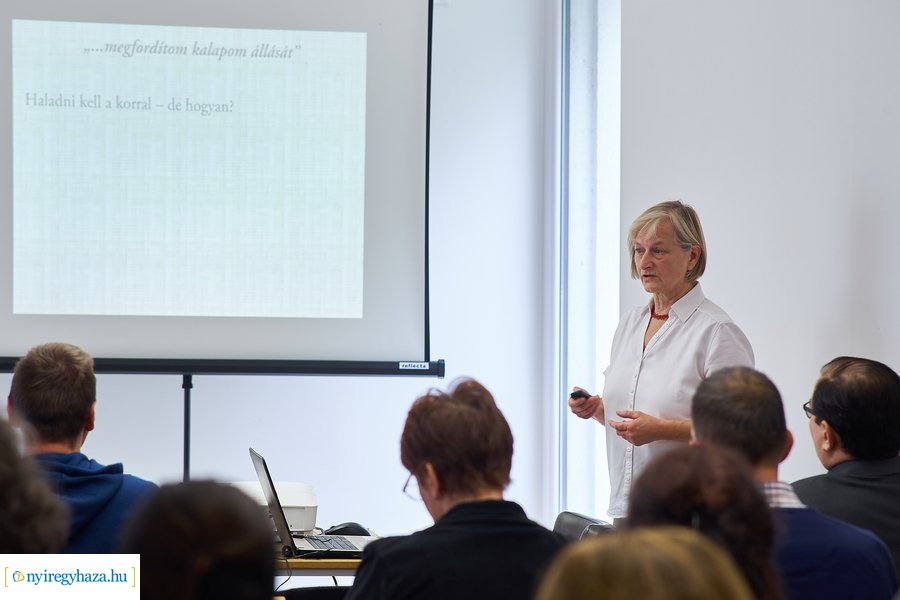 Néprajzosok konferenciája a Sóstói Múzeumfaluban
