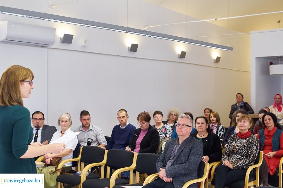Néprajzosok konferenciája a Sóstói Múzeumfaluban