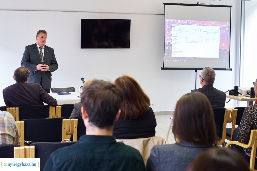 Néprajzosok konferenciája a Sóstói Múzeumfaluban