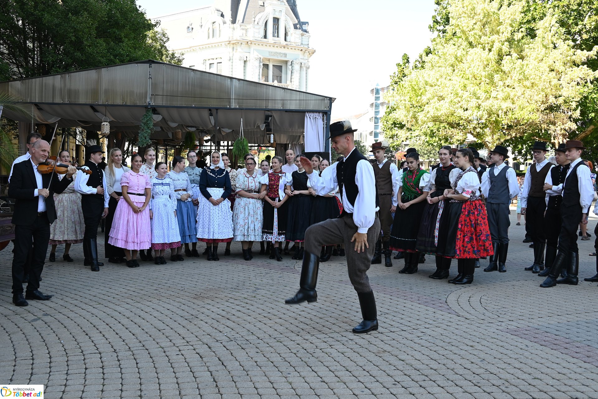 Néptánc a belvárosban