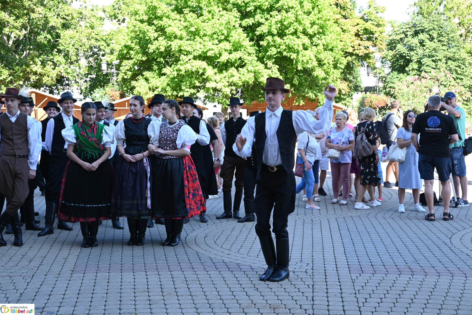 Néptánc a belvárosban