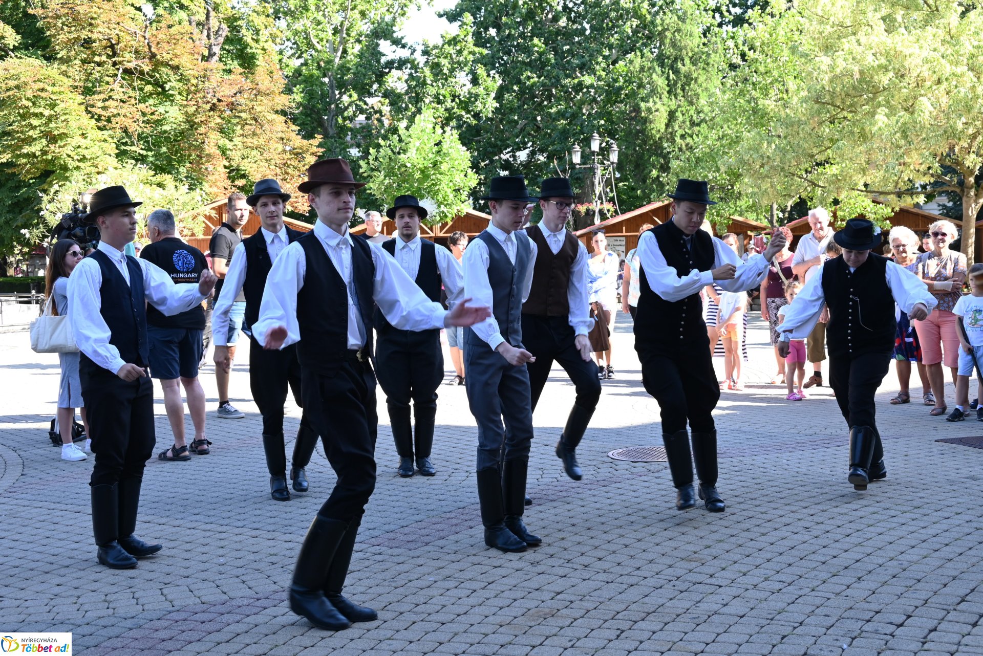 Néptánc a belvárosban