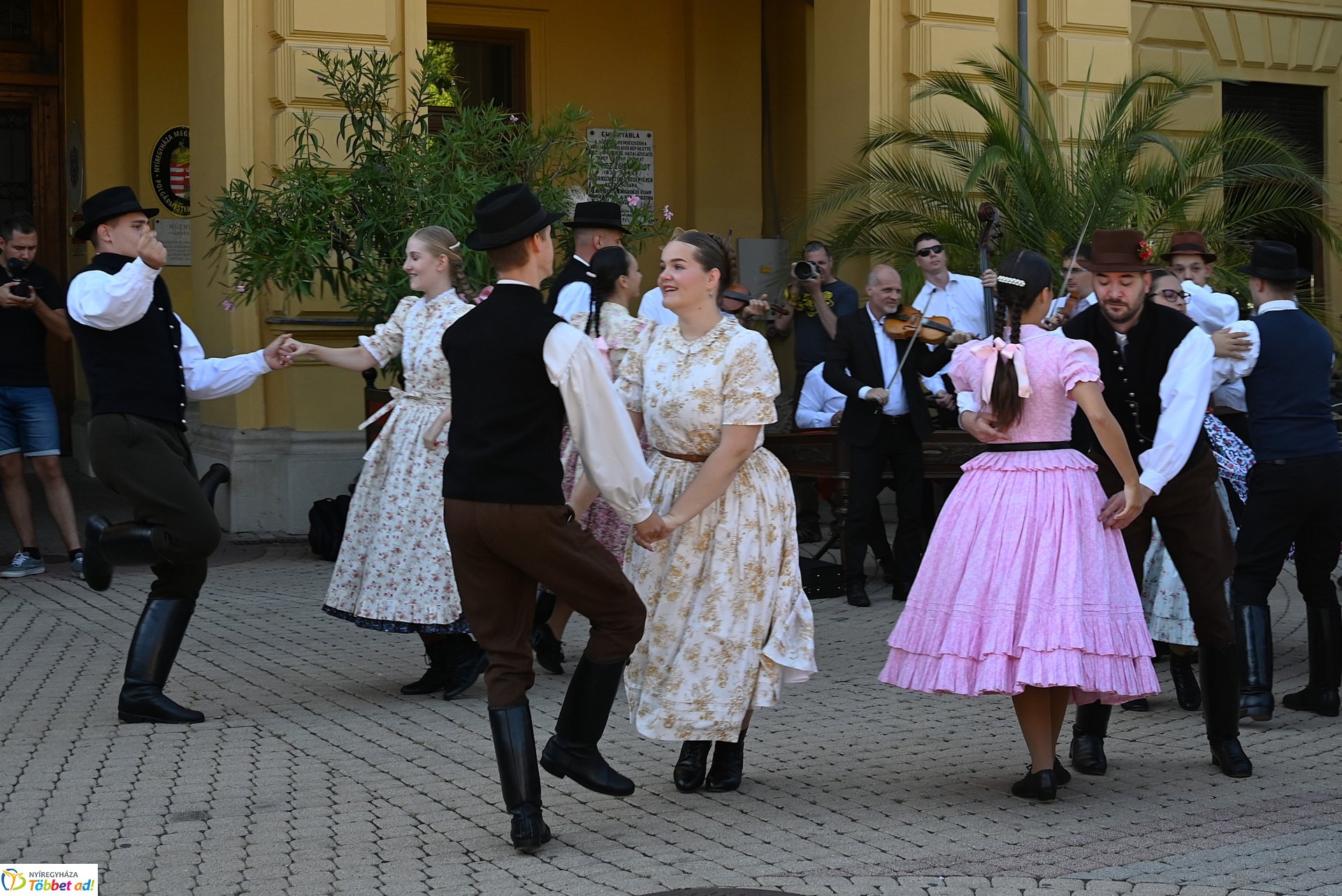 Néptánc a belvárosban