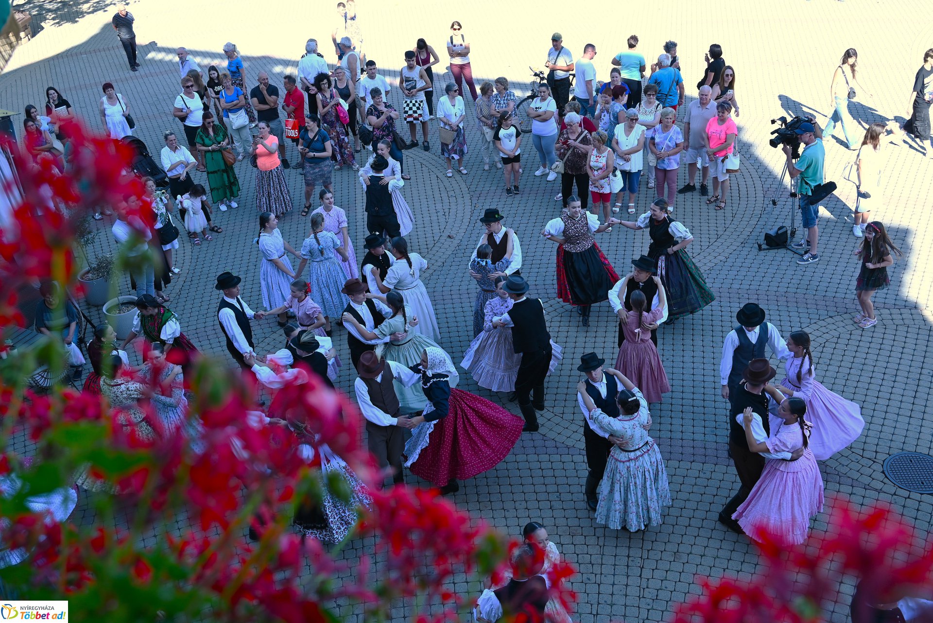 Néptánc a belvárosban