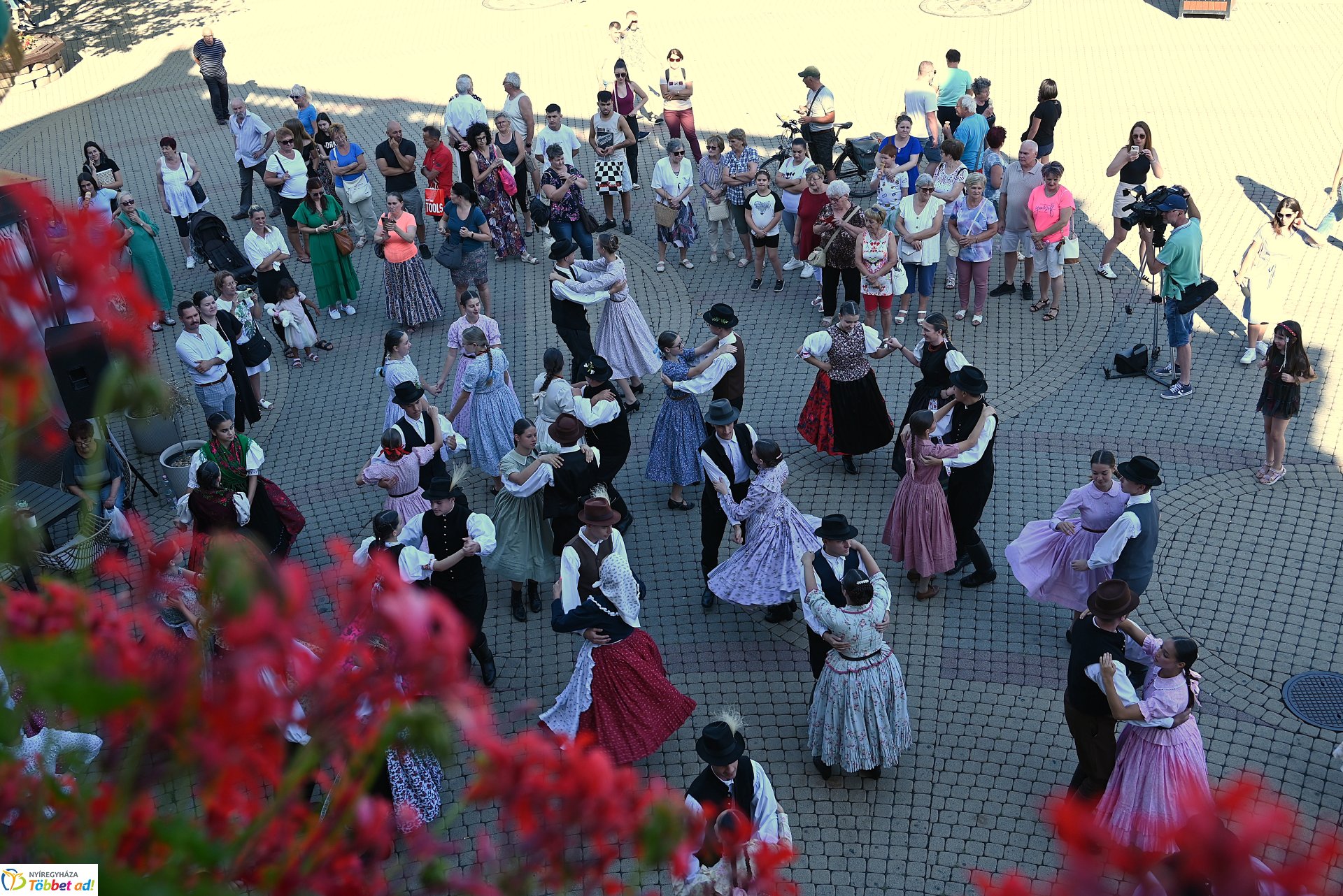 Néptánc a belvárosban
