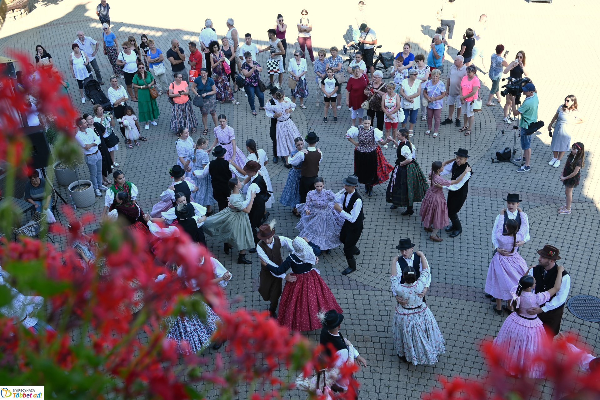 Néptánc a belvárosban