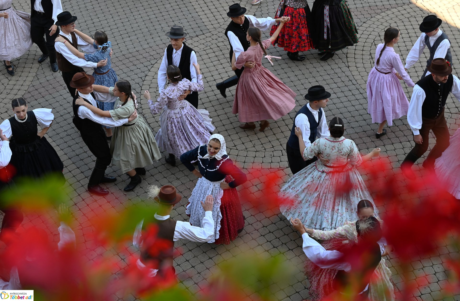 Néptánc a belvárosban