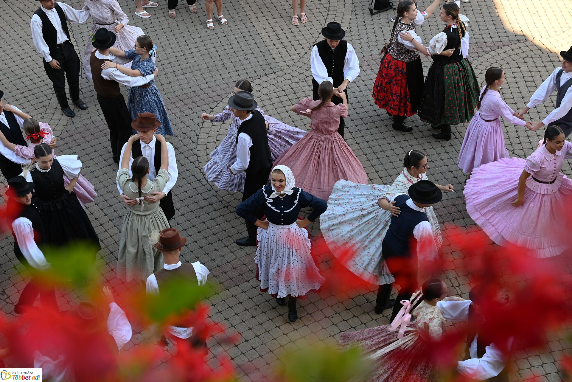 Néptánc a belvárosban