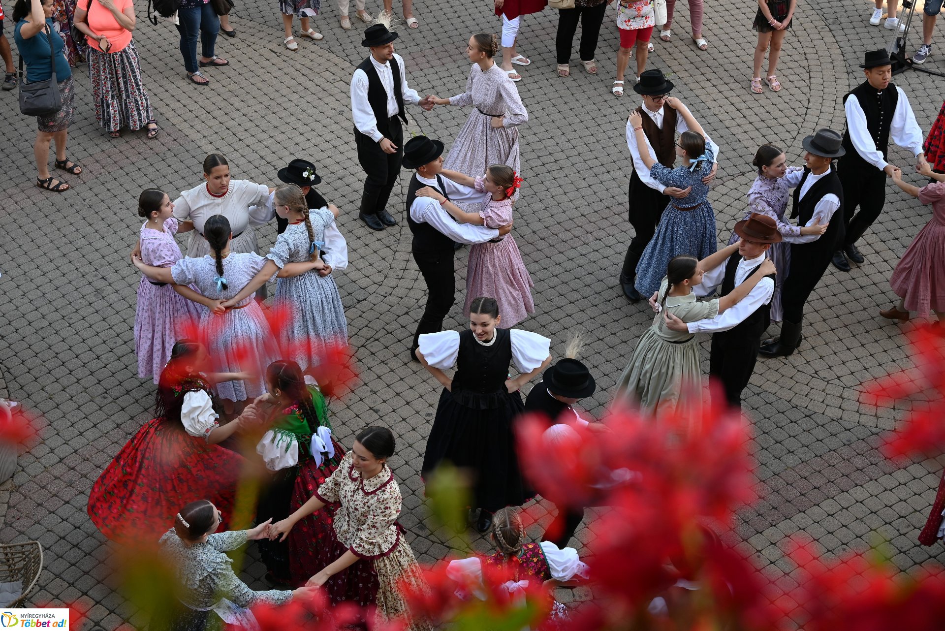 Néptánc a belvárosban