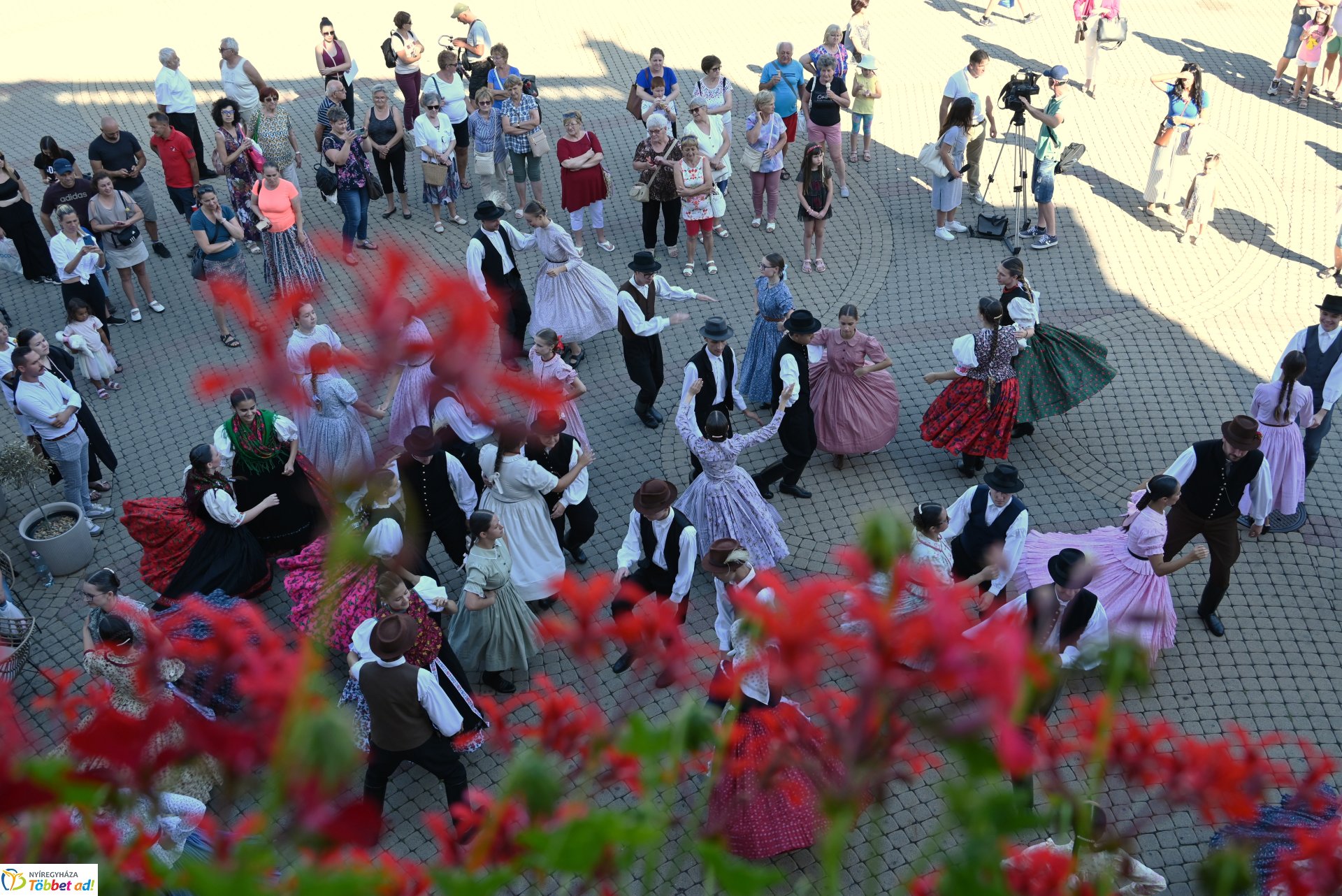 Néptánc a belvárosban
