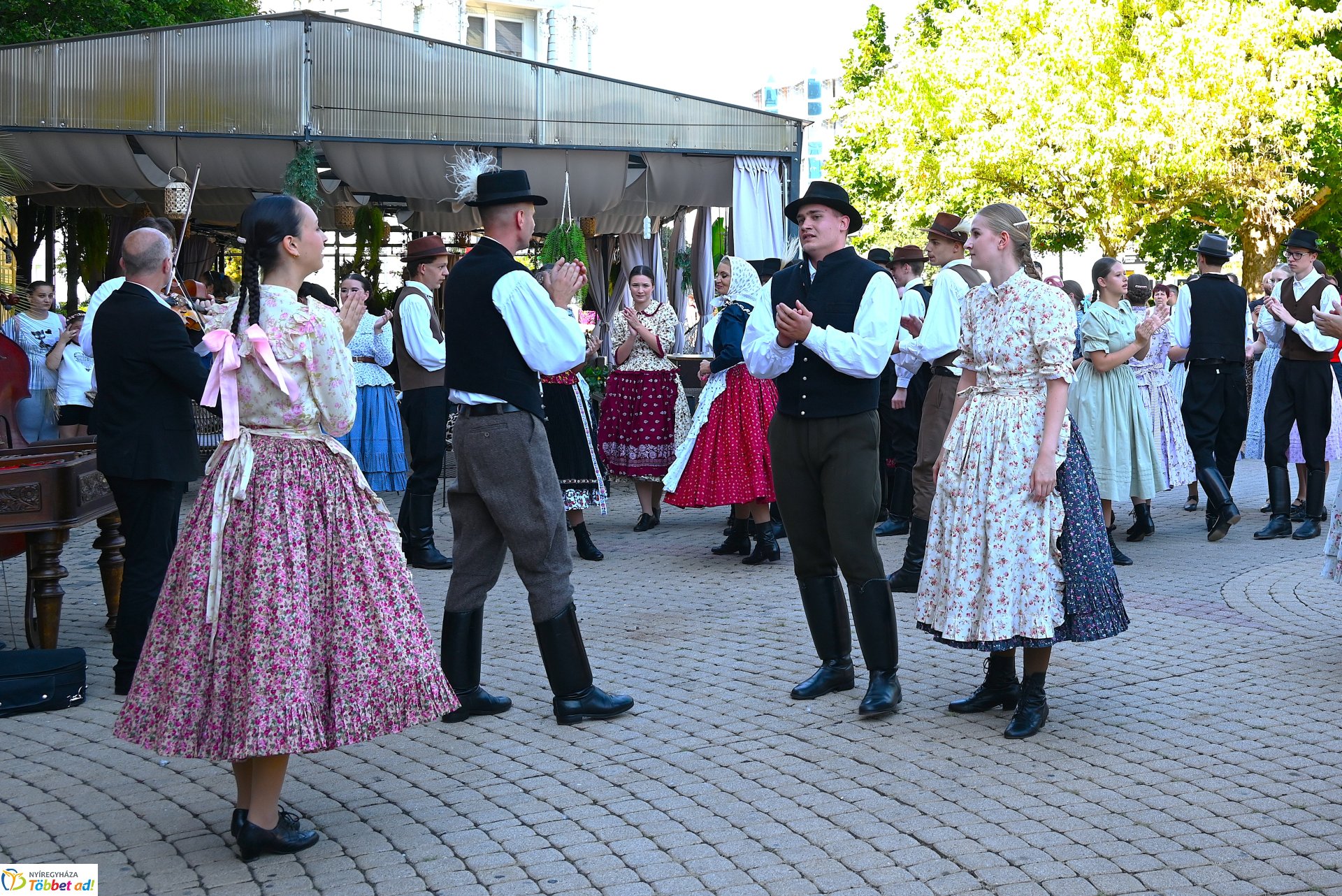 Néptánc a belvárosban