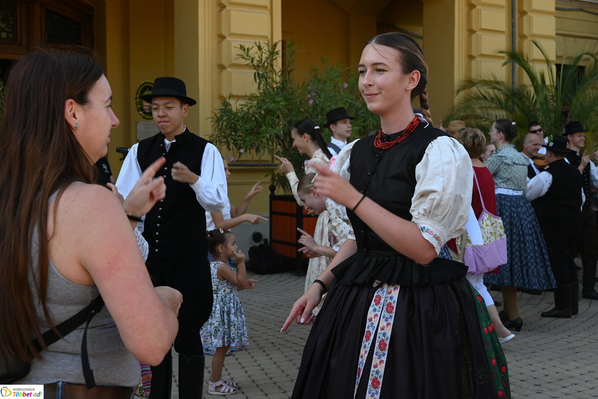 Néptánc a belvárosban