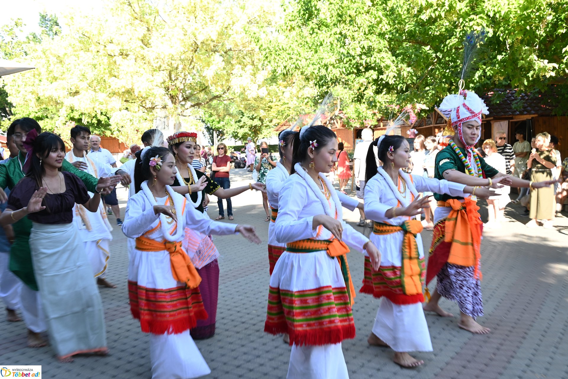 Néptánc a belvárosban