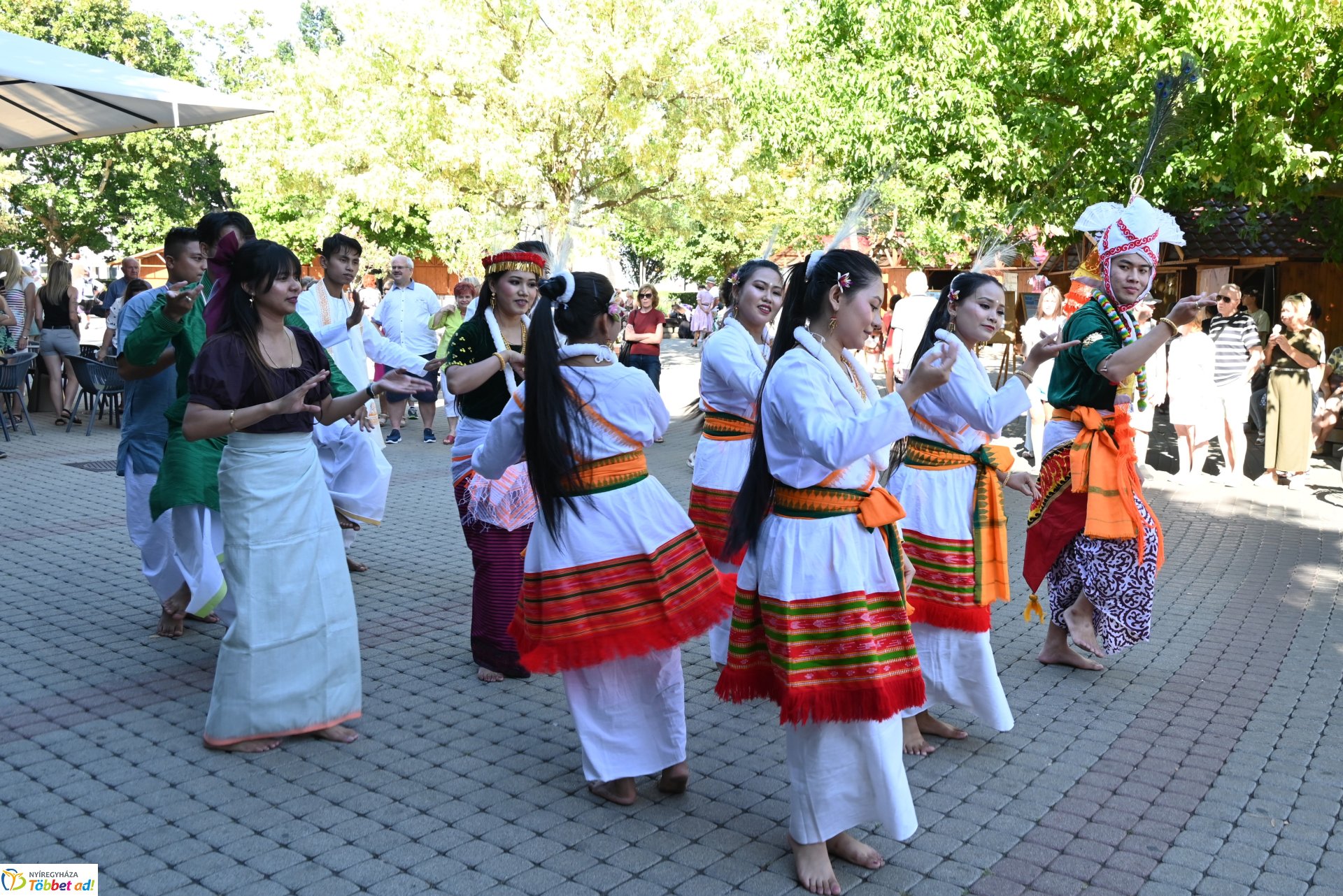Néptánc a belvárosban