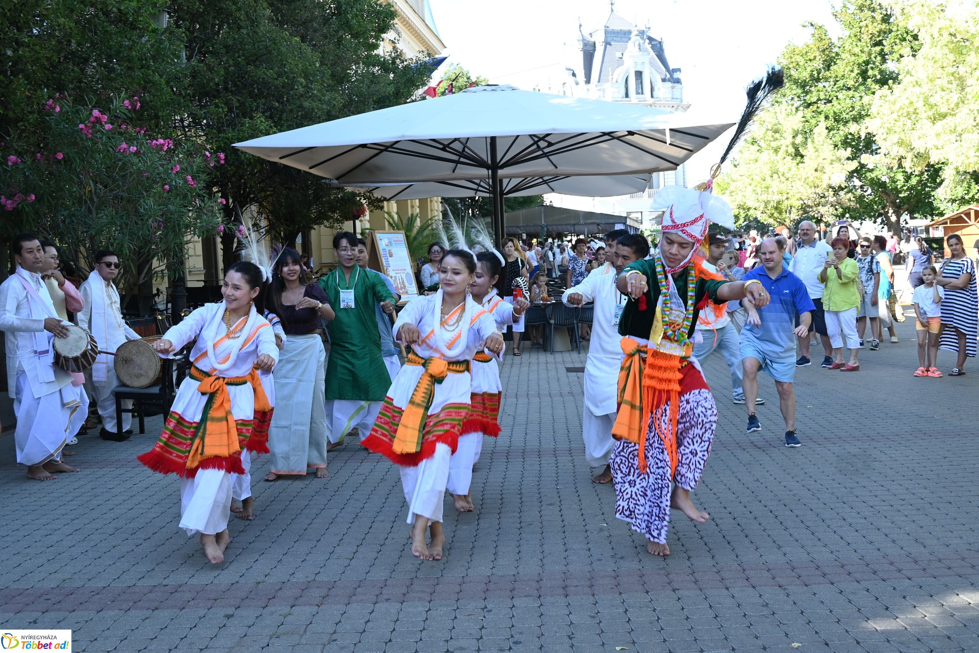 Néptánc a belvárosban