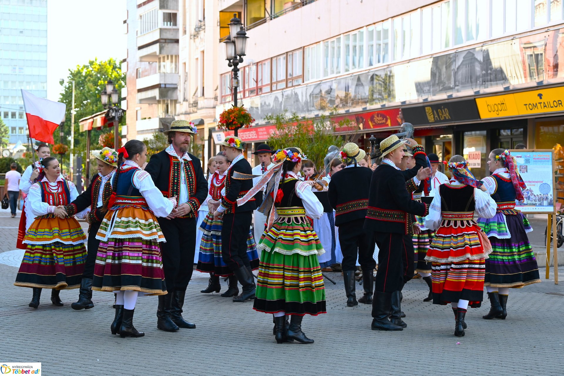 Néptánc a belvárosban