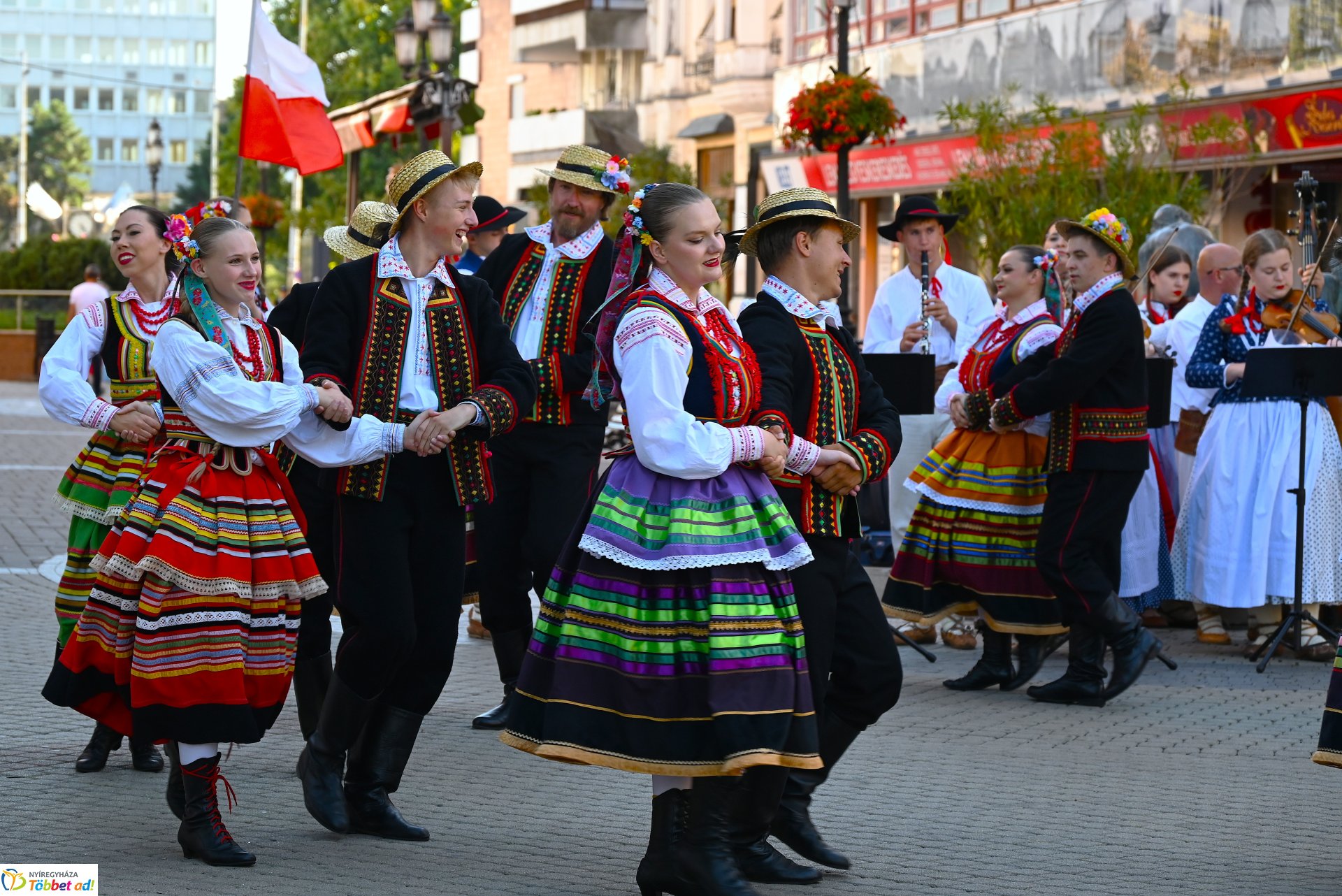 Néptánc a belvárosban