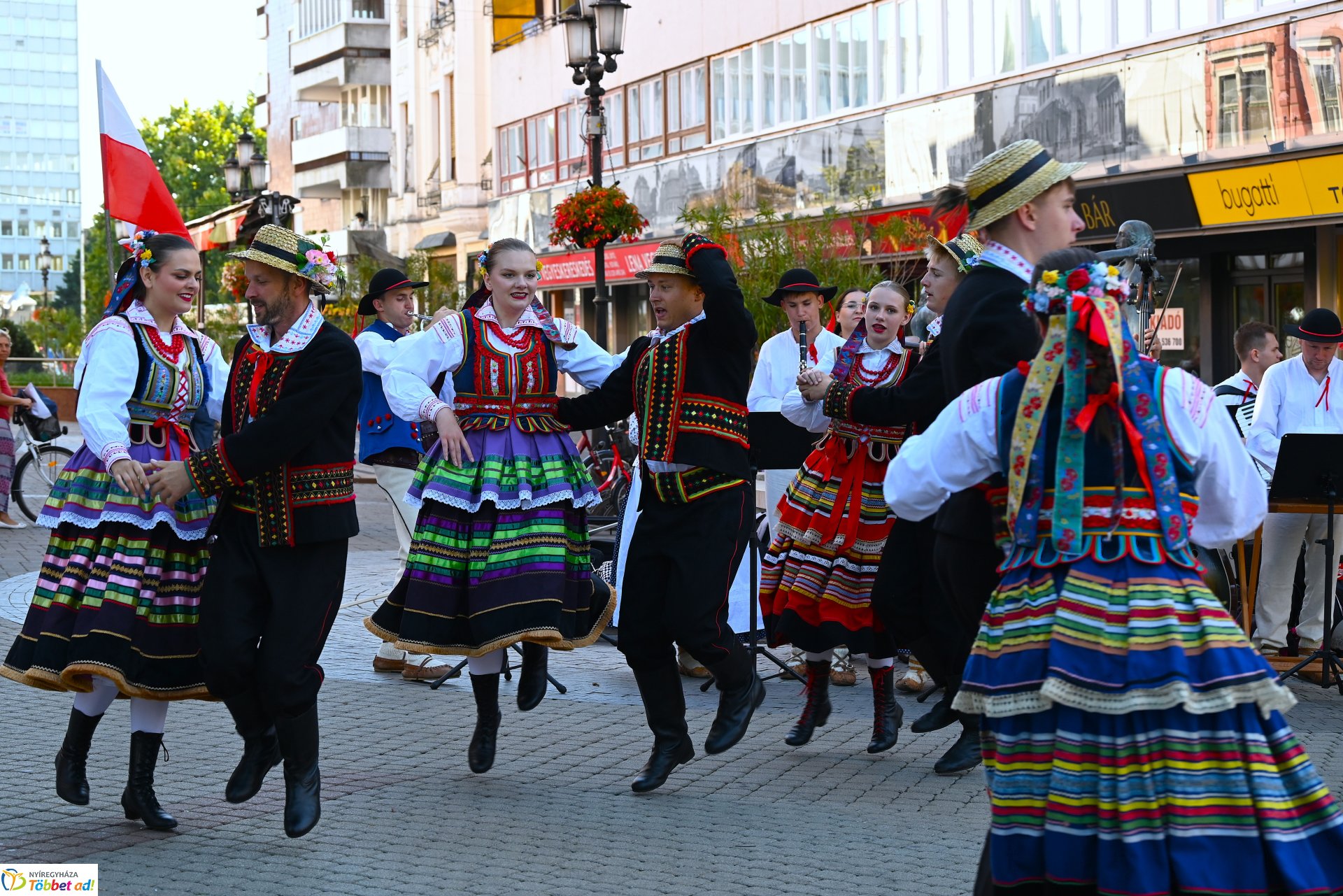Néptánc a belvárosban