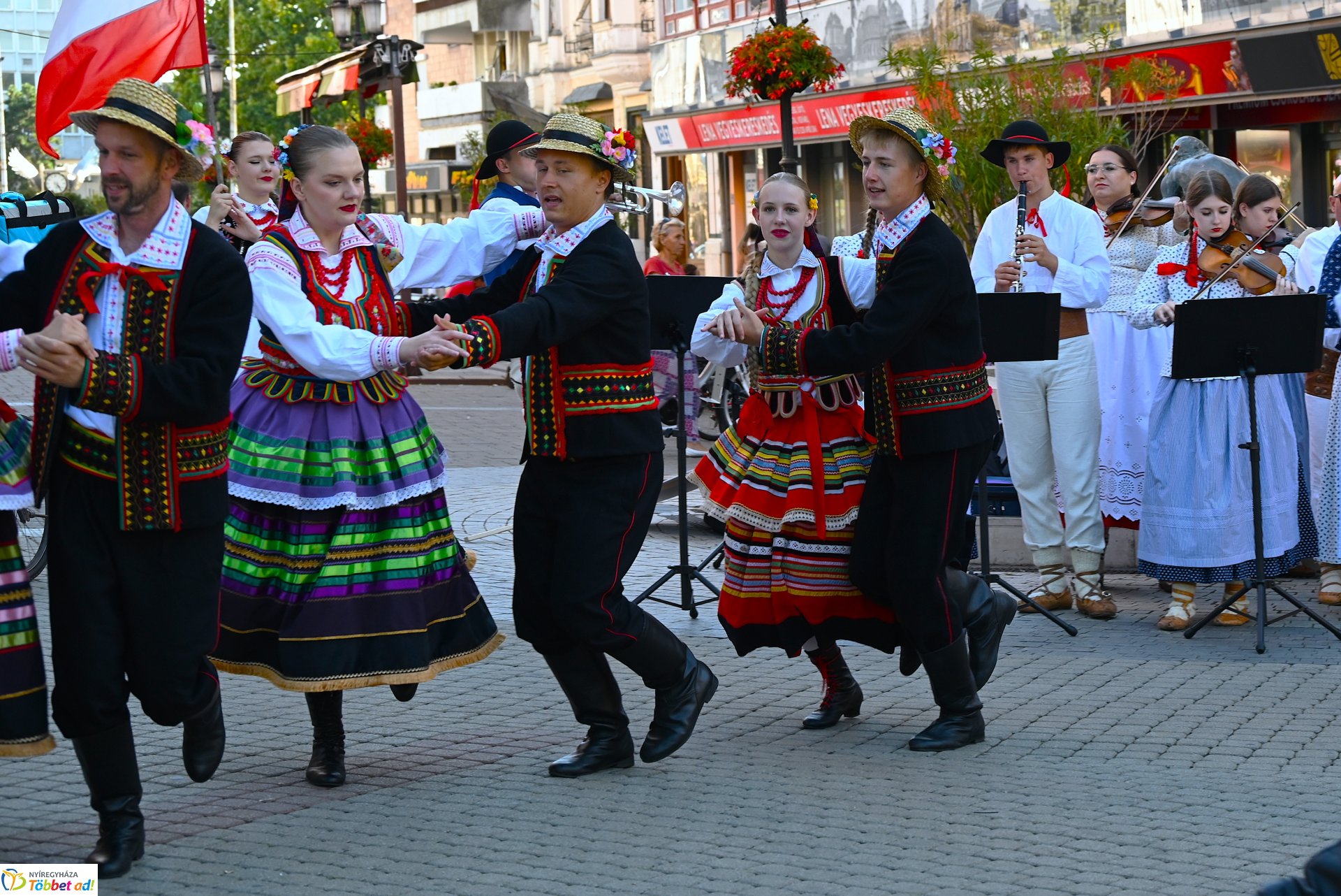 Néptánc a belvárosban