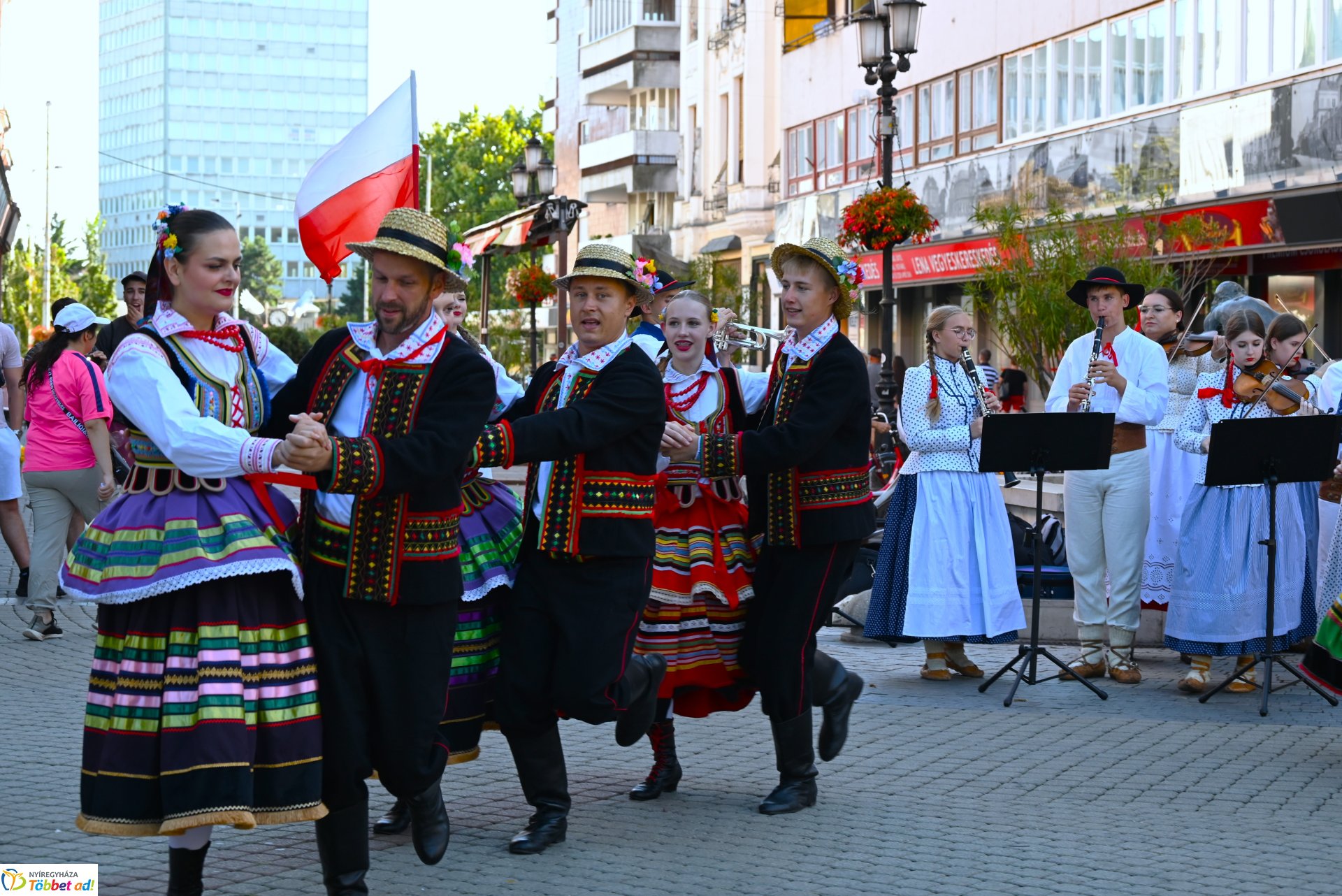 Néptánc a belvárosban