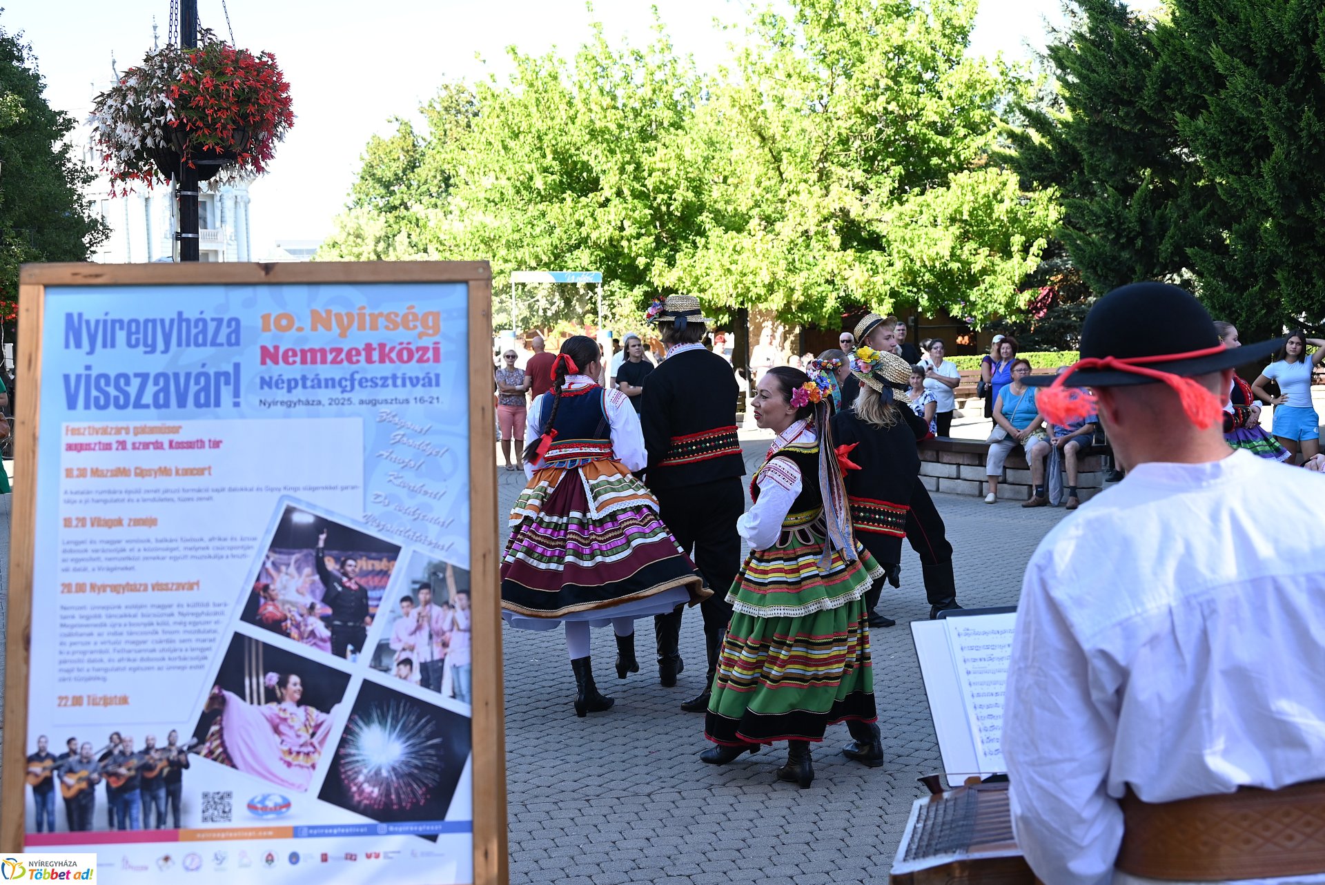 Néptánc a belvárosban