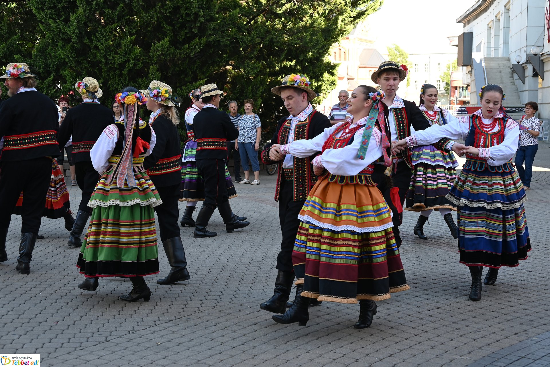 Néptánc a belvárosban