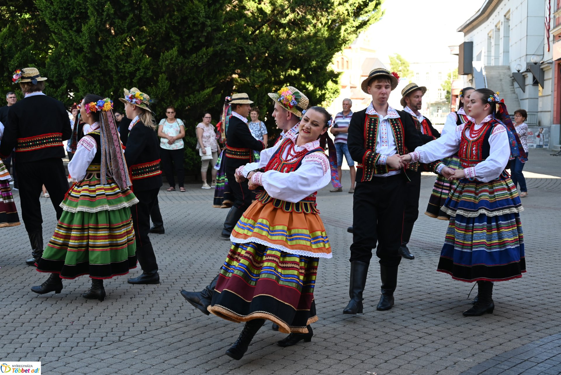 Néptánc a belvárosban