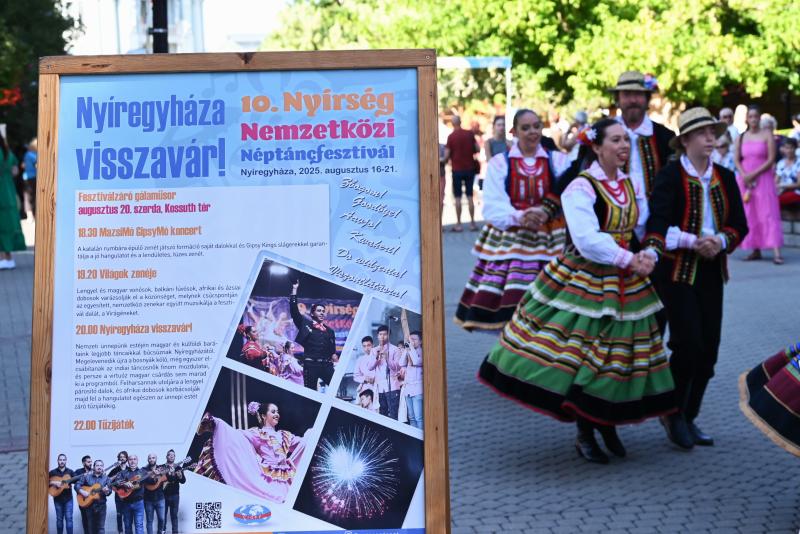 Néptánc a belvárosban