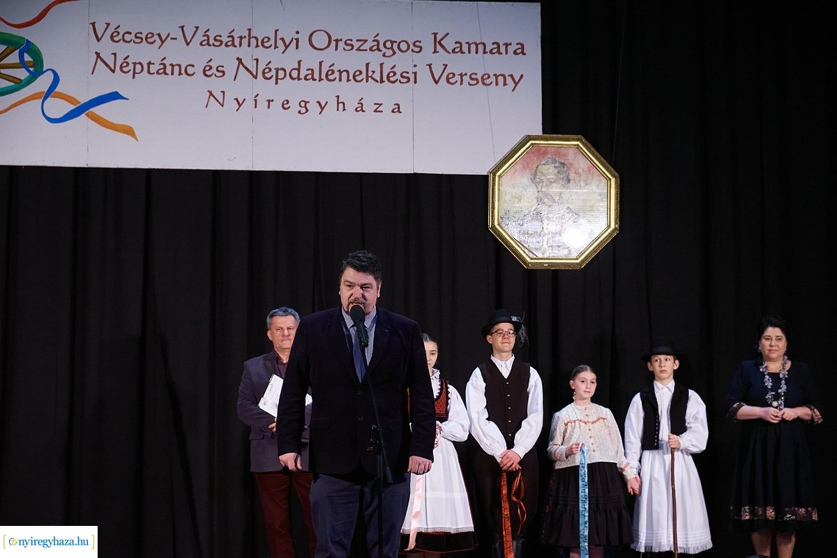 Néptánc és népdaléneklési verseny a Vécsey iskolában